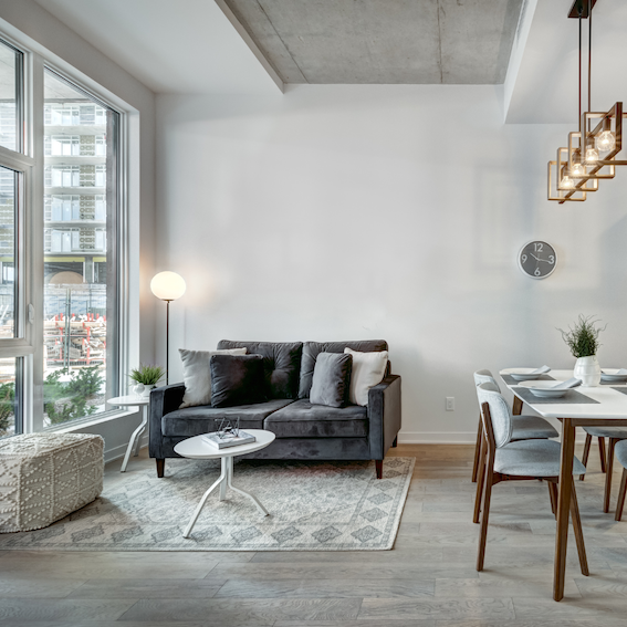 Intérieur lumineux d'un bien immobilier